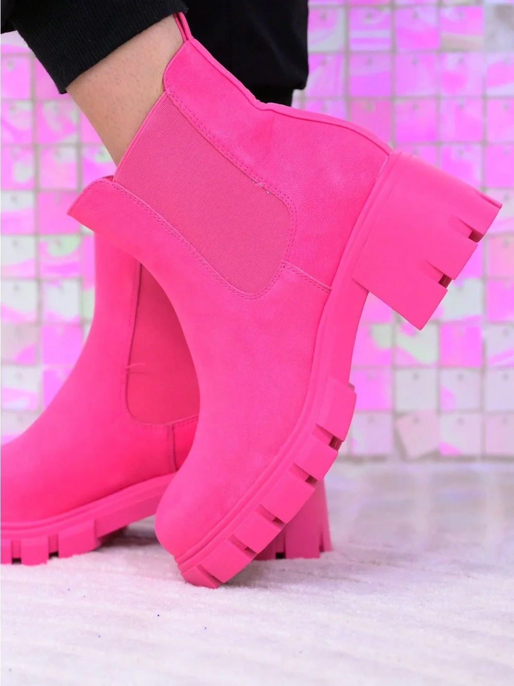 MIA these faux